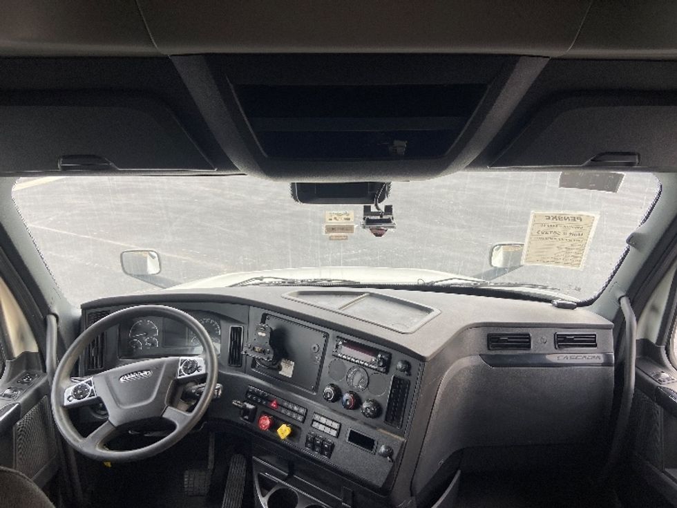 Sleeper Tractor-Heavy Duty Tractors-Freightliner-2023-T12664ST-San Antonio-TX-588,143\n\t\tmiles-$ 67,000 - Image 12