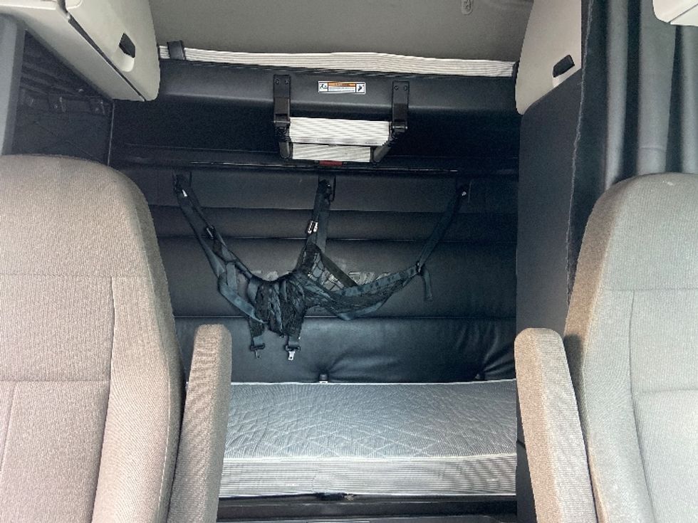 Sleeper Tractor-Heavy Duty Tractors-Freightliner-2023-T12664ST-San Antonio-TX-588,143\n\t\tmiles-$ 67,000 - Image 16