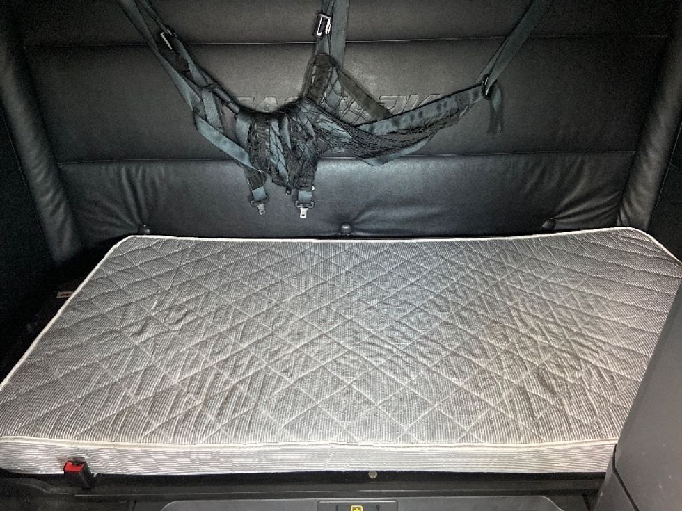 Sleeper Tractor-Heavy Duty Tractors-Freightliner-2023-T12664ST-San Antonio-TX-588,143\n\t\tmiles-$ 67,000 - Image 17