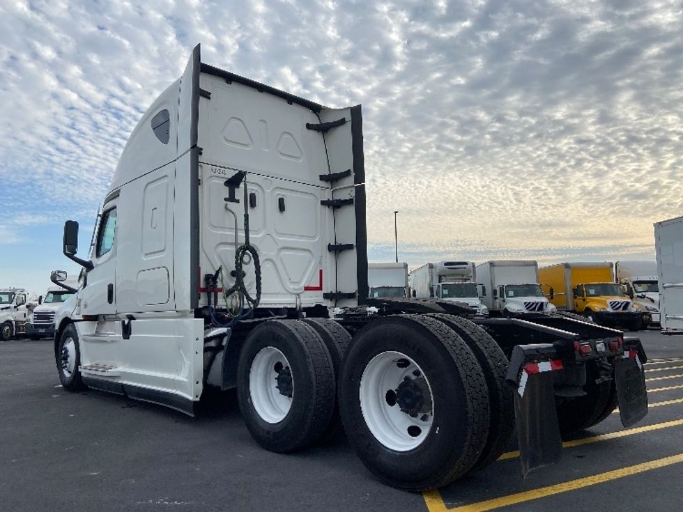 Sleeper Tractor-Heavy Duty Tractors-Freightliner-2023-T12664ST-San Antonio-TX-588,143\n\t\tmiles-$ 67,000 - Image 5