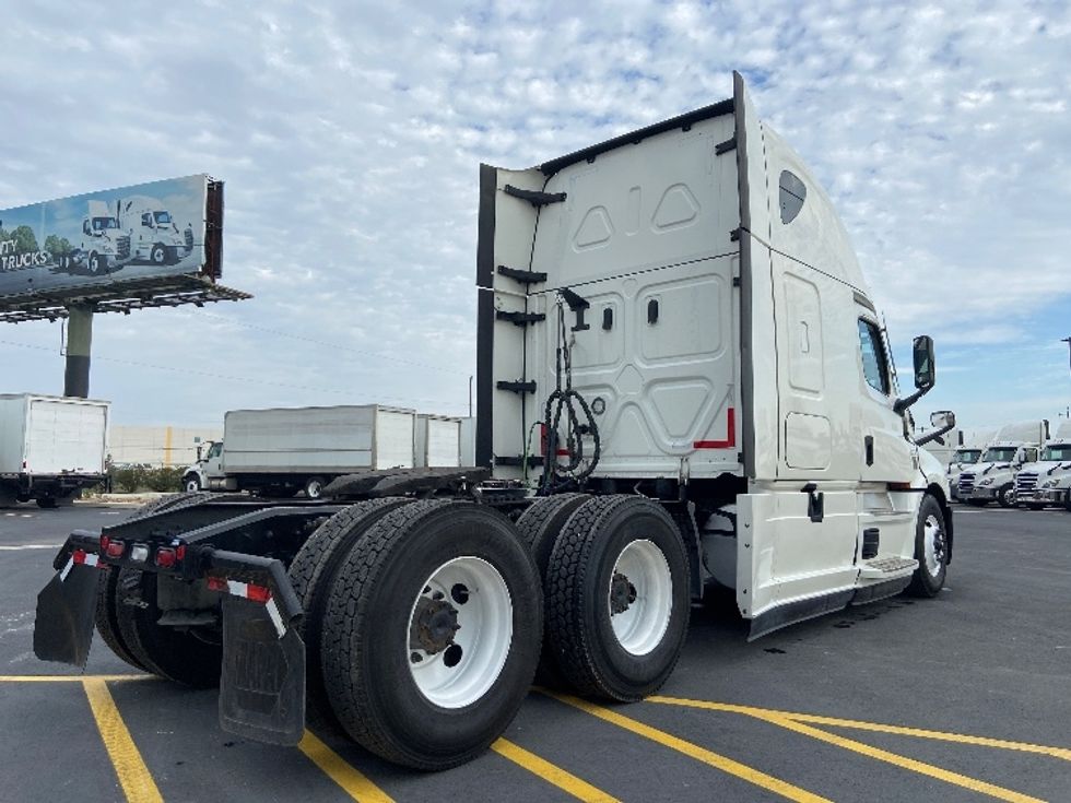 Sleeper Tractor-Heavy Duty Tractors-Freightliner-2023-T12664ST-San Antonio-TX-588,143\n\t\tmiles-$ 67,000 - Image 7