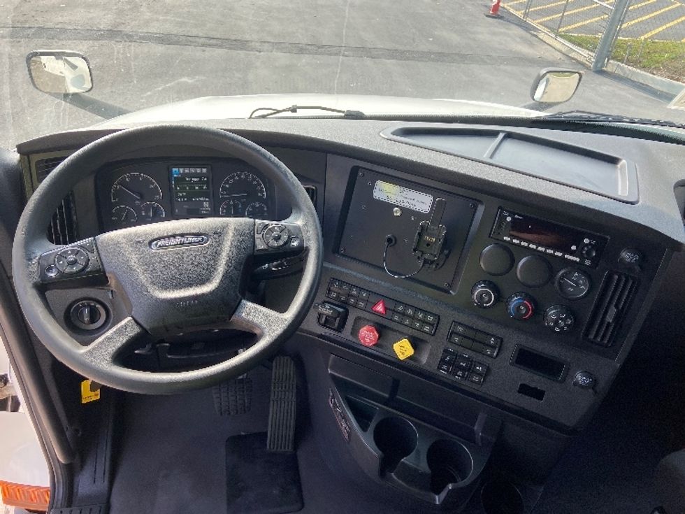 Sleeper Tractor-Heavy Duty Tractors-Freightliner-2023-T12664ST-San Antonio-TX-674,955\n\t\tmiles-$ 57,750 - Image 11