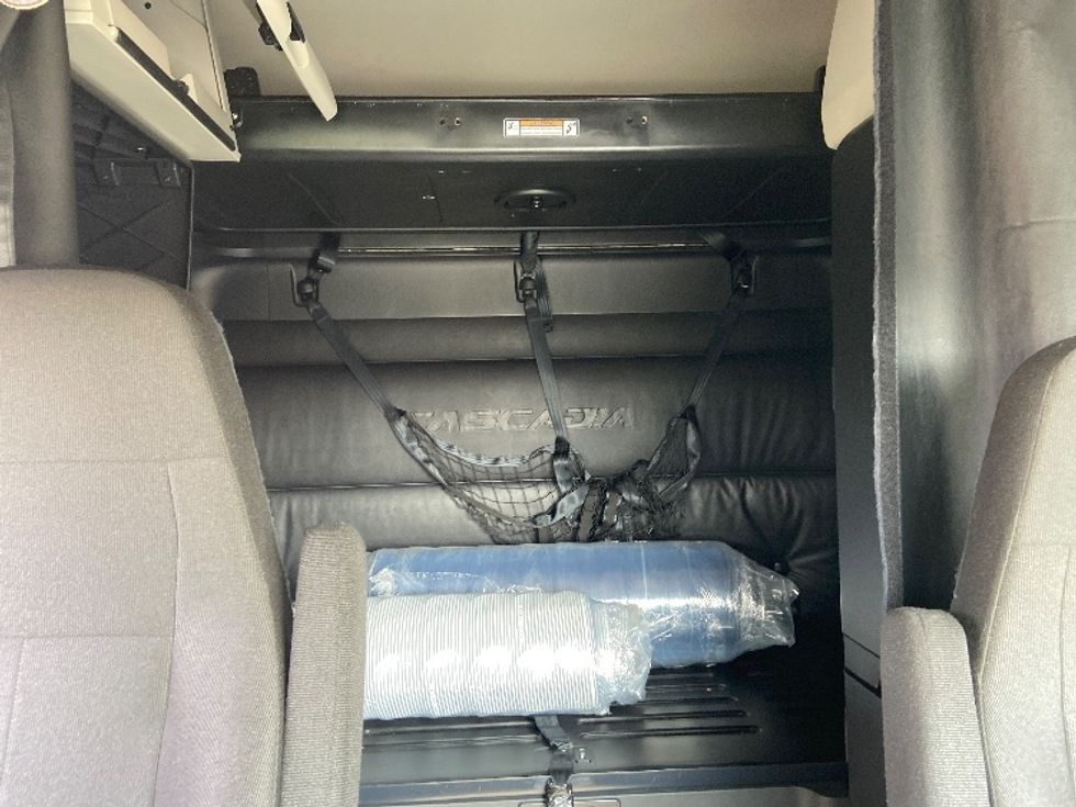 Sleeper Tractor-Heavy Duty Tractors-Freightliner-2023-T12664ST-San Antonio-TX-674,955\n\t\tmiles-$ 57,750 - Image 16