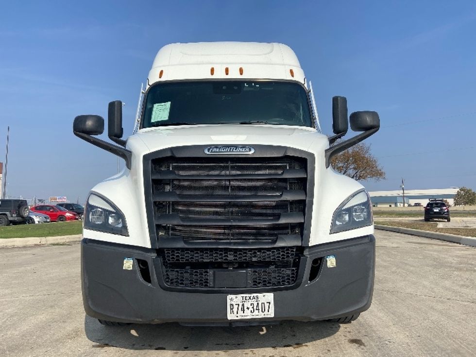 Sleeper Tractor-Heavy Duty Tractors-Freightliner-2023-T12664ST-San Antonio-TX-674,955\n\t\tmiles-$ 57,750 - Image 2