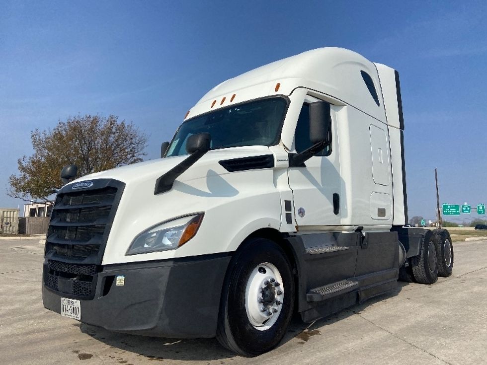 Sleeper Tractor-Heavy Duty Tractors-Freightliner-2023-T12664ST-San Antonio-TX-674,955\n\t\tmiles-$ 57,750 - Image 3