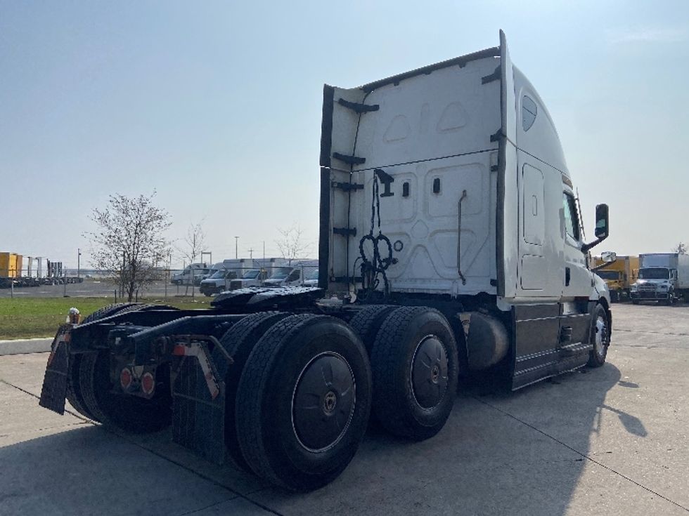 Sleeper Tractor-Heavy Duty Tractors-Freightliner-2023-T12664ST-San Antonio-TX-674,955\n\t\tmiles-$ 57,750 - Image 7