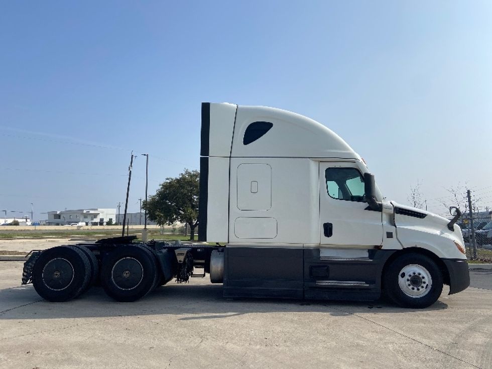 Sleeper Tractor-Heavy Duty Tractors-Freightliner-2023-T12664ST-San Antonio-TX-674,955\n\t\tmiles-$ 57,750 - Image 8