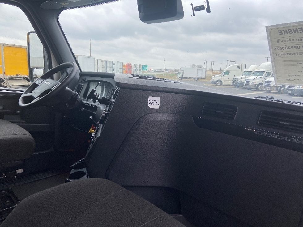 Sleeper Tractor-Heavy Duty Tractors-Freightliner-2023-T12664ST-San Antonio-TX-711,226\n\t\tmiles-$ 54,000 - Image 15