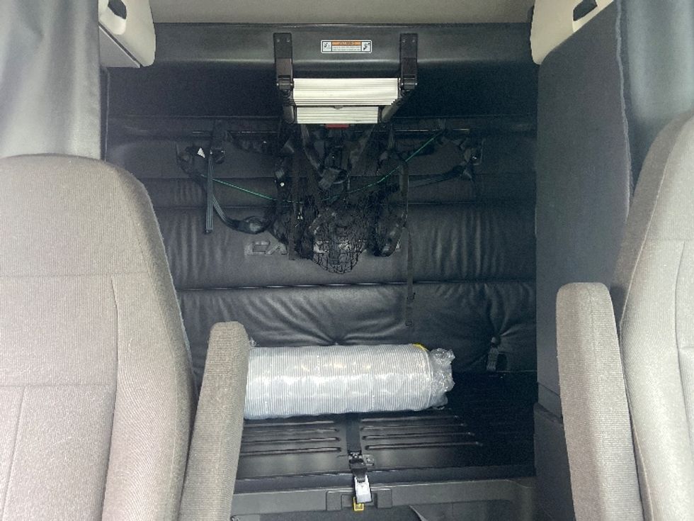 Sleeper Tractor-Heavy Duty Tractors-Freightliner-2023-T12664ST-San Antonio-TX-711,226\n\t\tmiles-$ 54,000 - Image 16