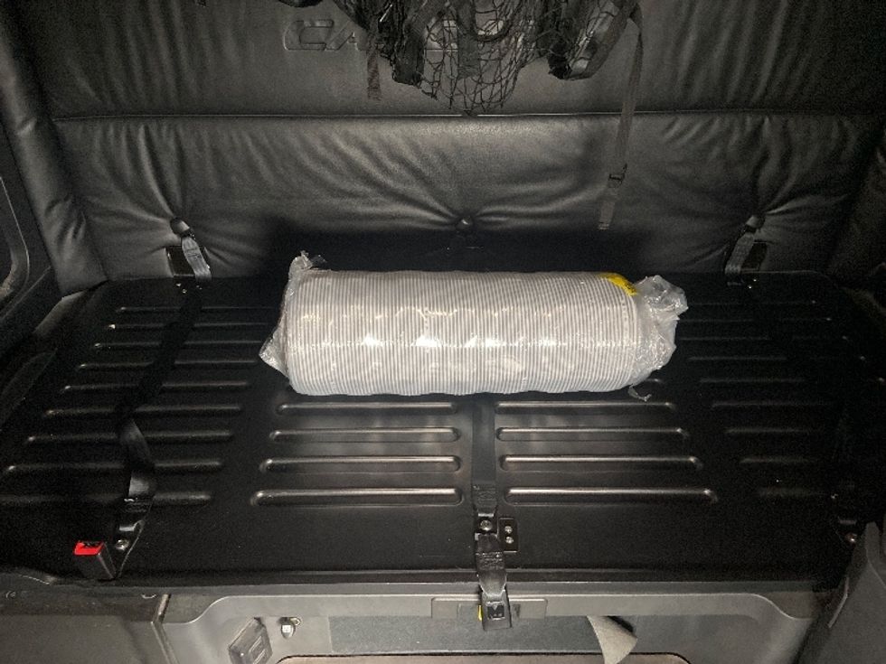 Sleeper Tractor-Heavy Duty Tractors-Freightliner-2023-T12664ST-San Antonio-TX-711,226\n\t\tmiles-$ 54,000 - Image 17