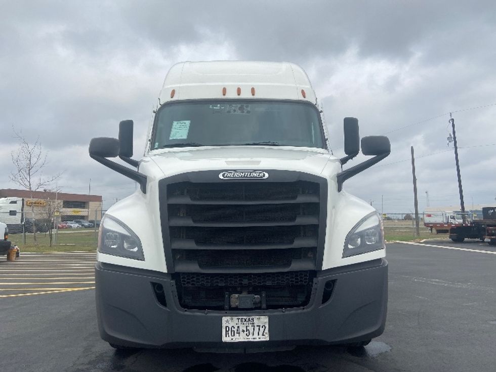 Sleeper Tractor-Heavy Duty Tractors-Freightliner-2023-T12664ST-San Antonio-TX-711,226\n\t\tmiles-$ 54,000 - Image 2