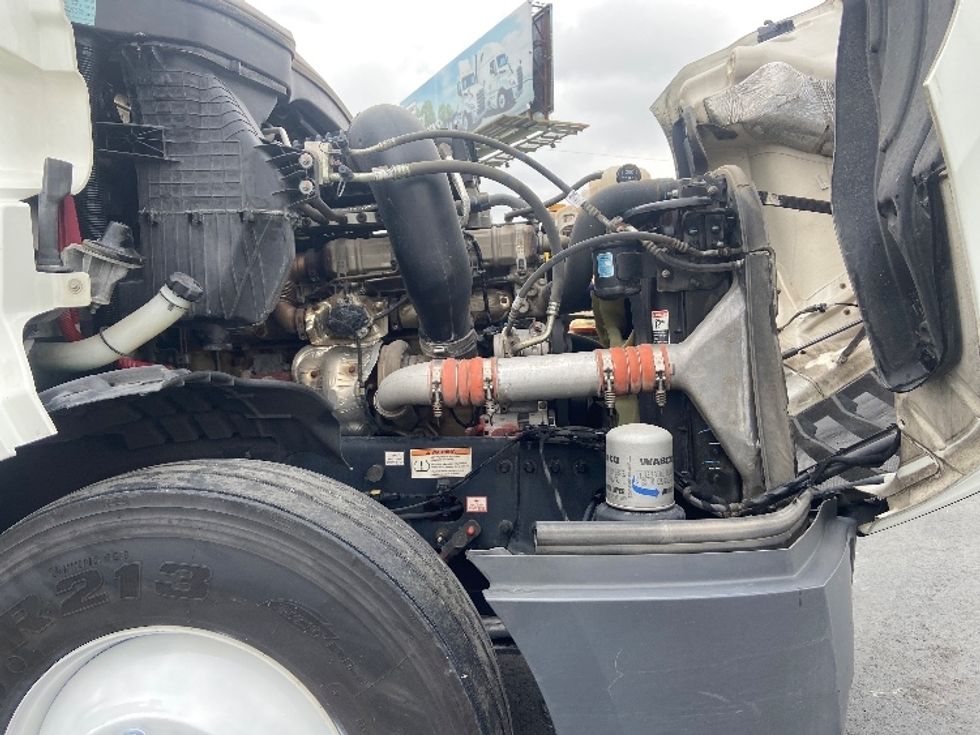 Sleeper Tractor-Heavy Duty Tractors-Freightliner-2023-T12664ST-San Antonio-TX-711,226\n\t\tmiles-$ 54,000 - Image 20