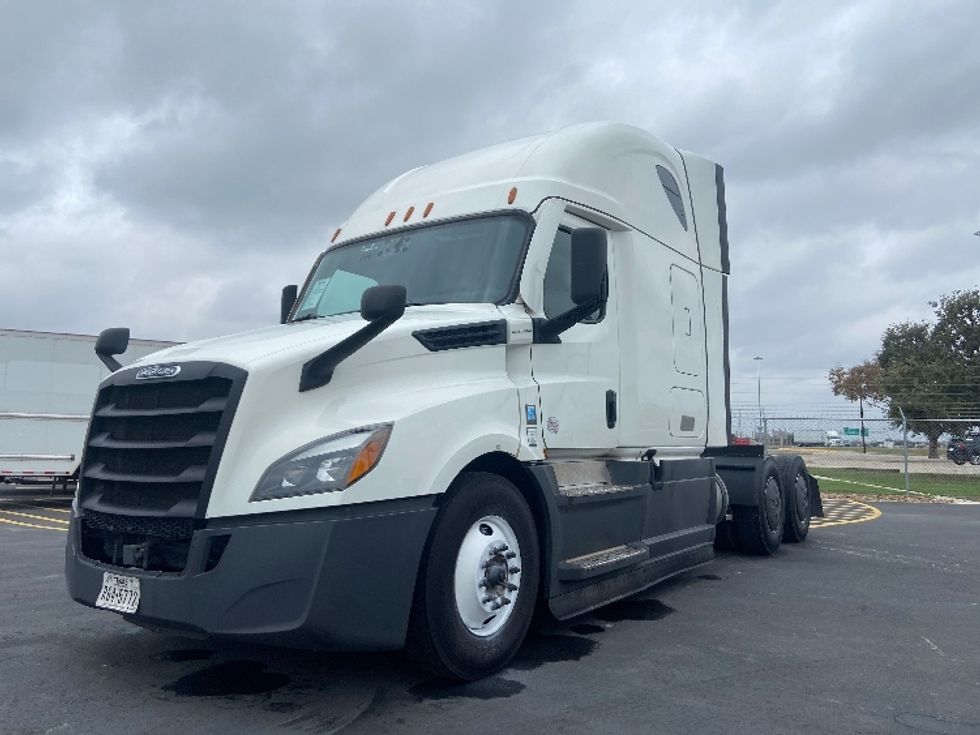 Sleeper Tractor-Heavy Duty Tractors-Freightliner-2023-T12664ST-San Antonio-TX-711,226\n\t\tmiles-$ 54,000 - Image 3