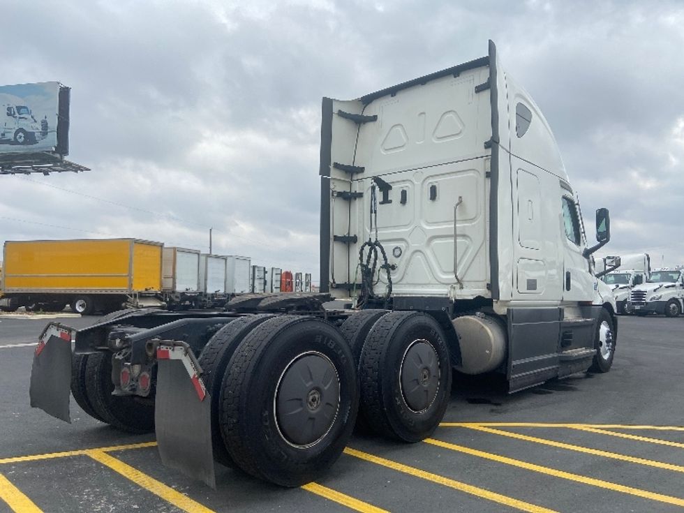 Sleeper Tractor-Heavy Duty Tractors-Freightliner-2023-T12664ST-San Antonio-TX-711,226\n\t\tmiles-$ 54,000 - Image 7