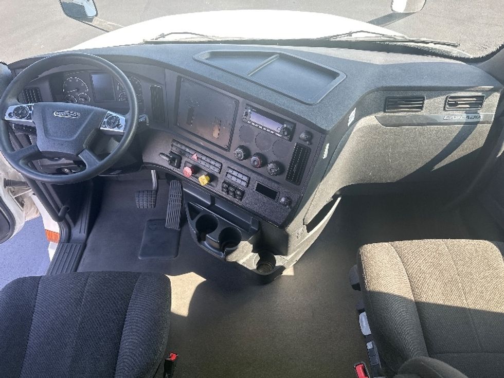 Sleeper Tractor-Heavy Duty Tractors-Freightliner-2023-T12664ST-Sheboygan-WI-591,264\n\t\tmiles-$ 66,000 - Image 12