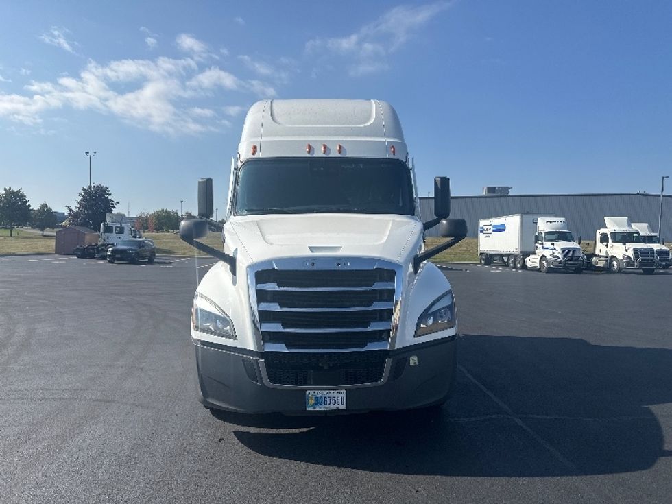 Sleeper Tractor-Heavy Duty Tractors-Freightliner-2023-T12664ST-Sheboygan-WI-591,264\n\t\tmiles-$ 66,000 - Image 2