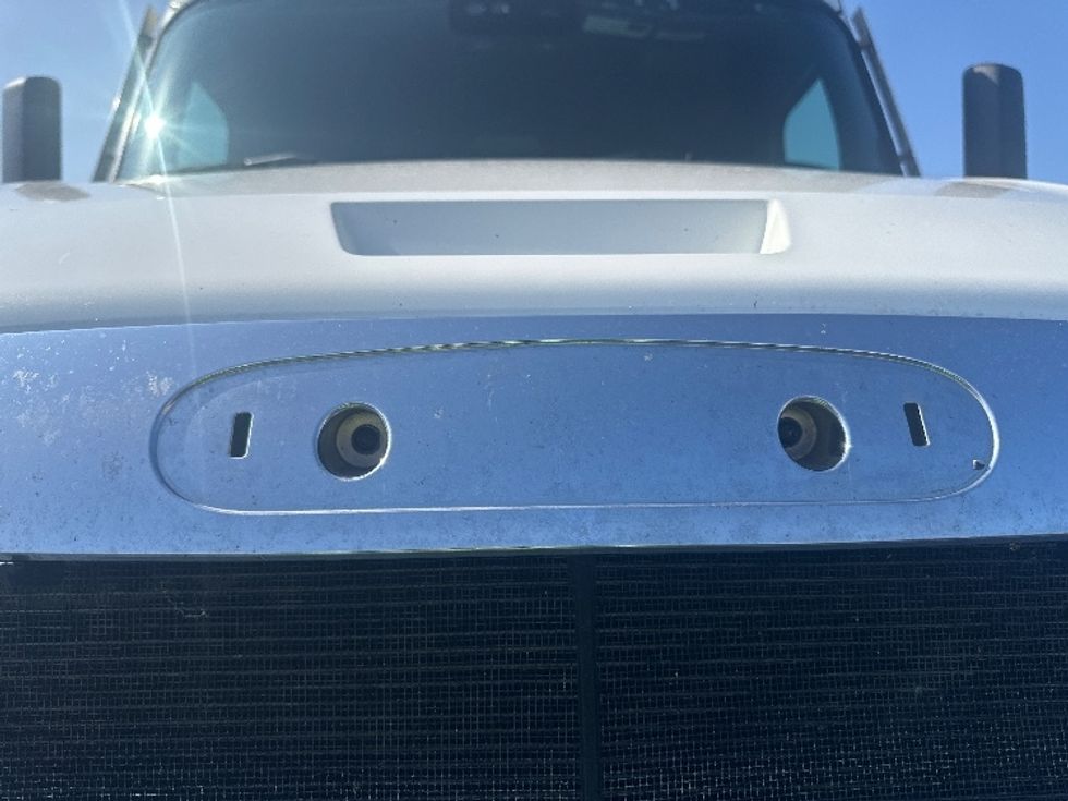 Sleeper Tractor-Heavy Duty Tractors-Freightliner-2023-T12664ST-Sheboygan-WI-591,264\n\t\tmiles-$ 66,000 - Image 25