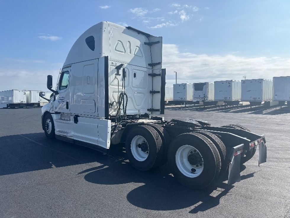 Sleeper Tractor-Heavy Duty Tractors-Freightliner-2023-T12664ST-Sheboygan-WI-591,264\n\t\tmiles-$ 66,000 - Image 5