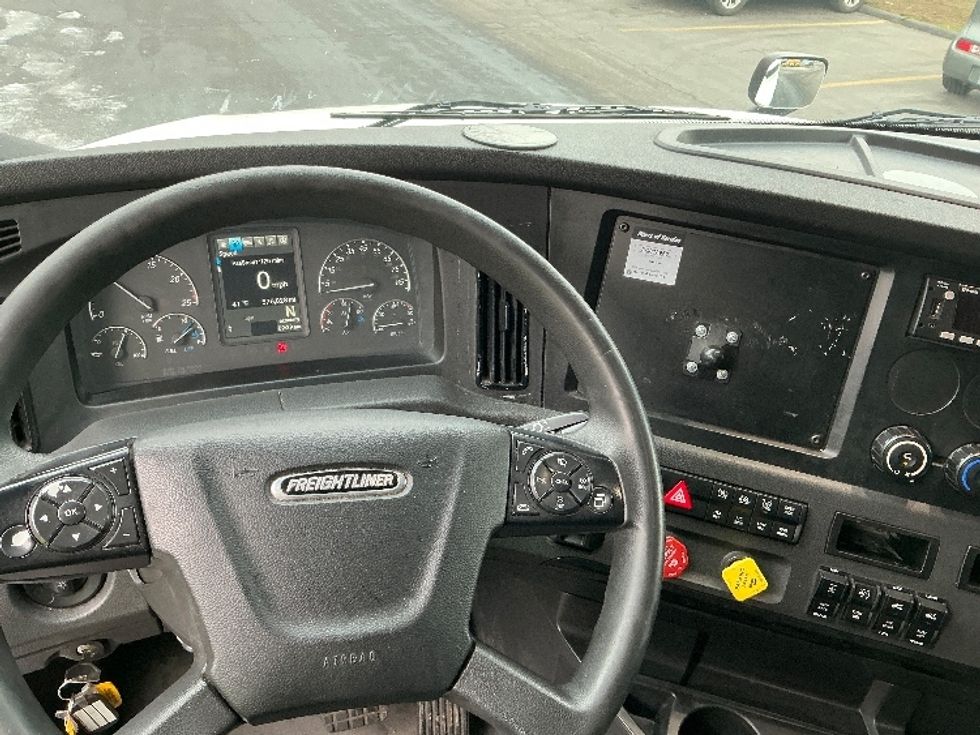 Sleeper Tractor-Heavy Duty Tractors-Freightliner-2023-T12664ST-Sparks-NV-576,028\n\t\tmiles-$ 73,250 - Image 11