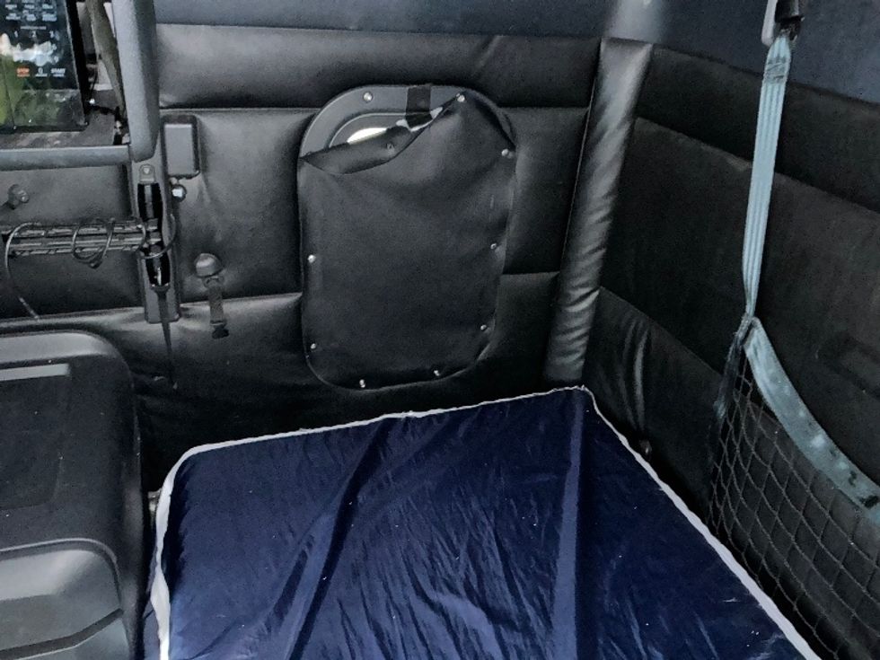 Sleeper Tractor-Heavy Duty Tractors-Freightliner-2023-T12664ST-Sparks-NV-576,028\n\t\tmiles-$ 73,250 - Image 19