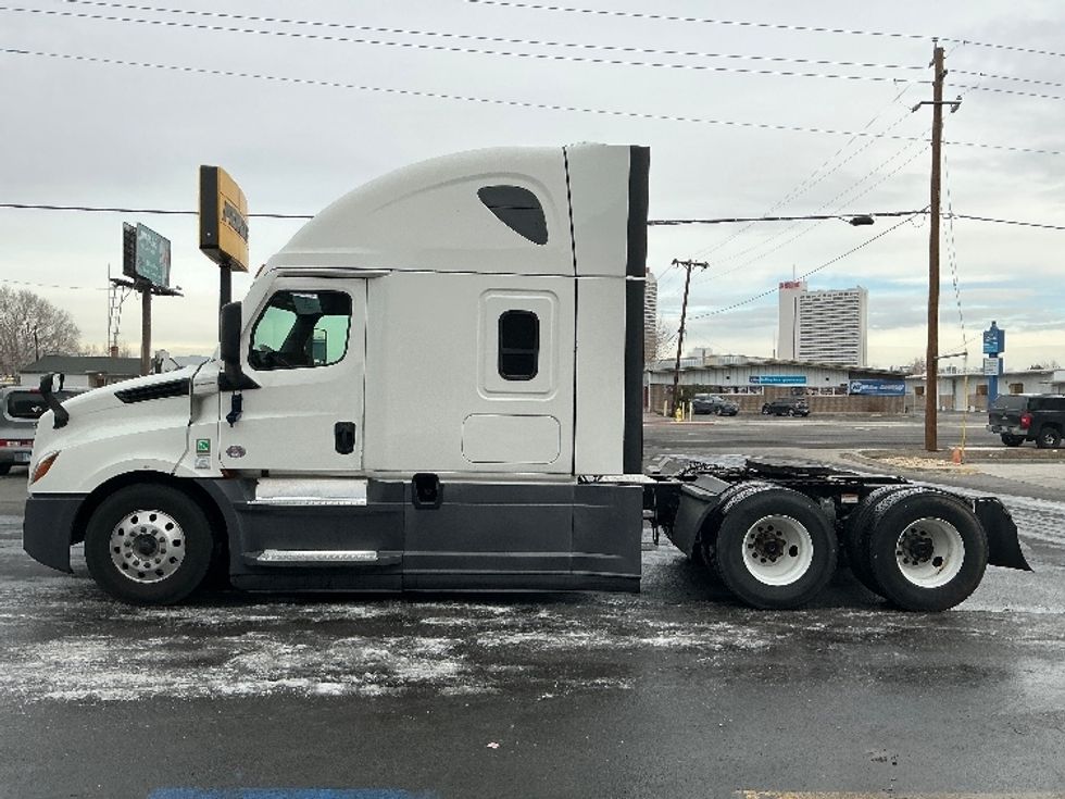 Sleeper Tractor-Heavy Duty Tractors-Freightliner-2023-T12664ST-Sparks-NV-576,028\n\t\tmiles-$ 73,250 - Image 4