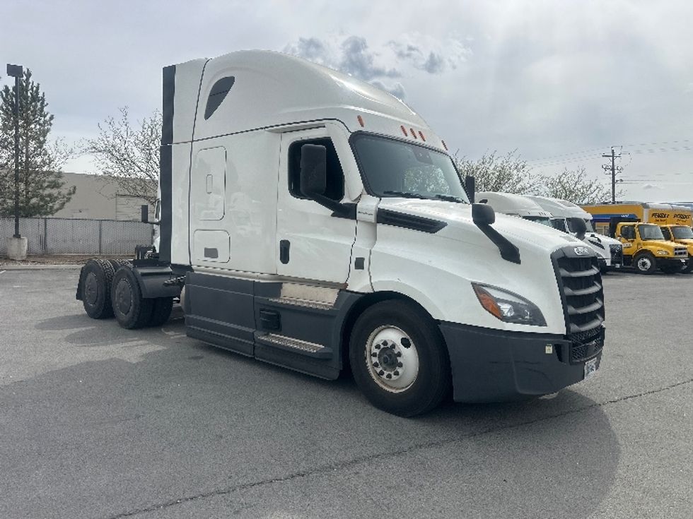 Sleeper Tractor-Heavy Duty Tractors-Freightliner-2023-T12664ST-Sparks-NV-583,722\n\t\tmiles-$ 71,500 - Image 1
