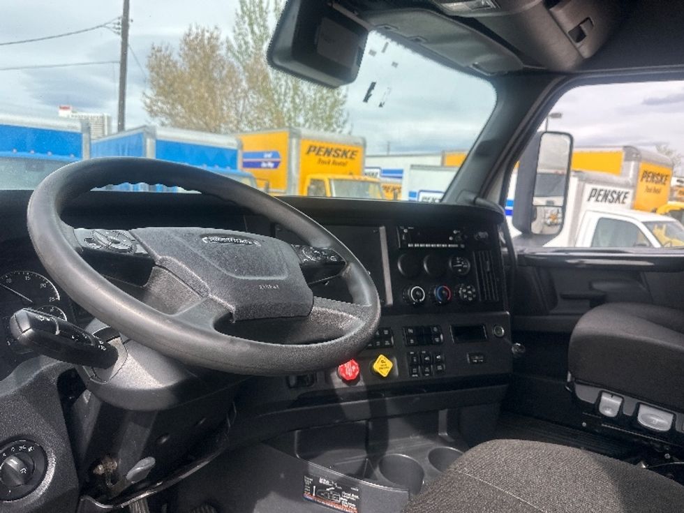 Sleeper Tractor-Heavy Duty Tractors-Freightliner-2023-T12664ST-Sparks-NV-583,722\n\t\tmiles-$ 71,500 - Image 10