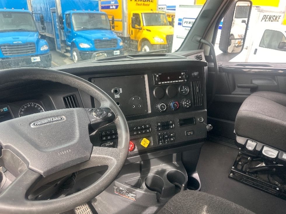 Sleeper Tractor-Heavy Duty Tractors-Freightliner-2023-T12664ST-Sparks-NV-583,722\n\t\tmiles-$ 71,500 - Image 11