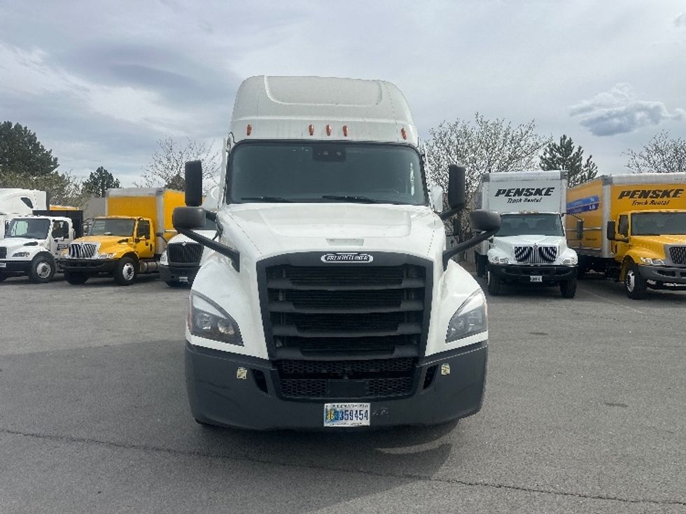 Sleeper Tractor-Heavy Duty Tractors-Freightliner-2023-T12664ST-Sparks-NV-583,722\n\t\tmiles-$ 71,500 - Image 2