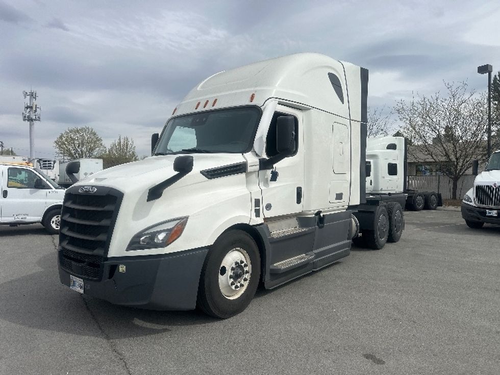 Sleeper Tractor-Heavy Duty Tractors-Freightliner-2023-T12664ST-Sparks-NV-583,722\n\t\tmiles-$ 71,500 - Image 3