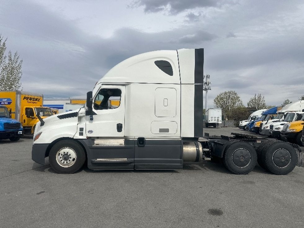 Sleeper Tractor-Heavy Duty Tractors-Freightliner-2023-T12664ST-Sparks-NV-583,722\n\t\tmiles-$ 71,500 - Image 4