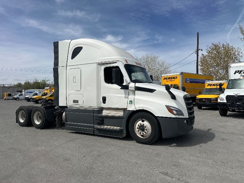 Sleeper Tractor-Heavy Duty Tractors-Freightliner-2023-T12664ST-Sparks-NV-639,562\n\t\tmiles-$ 65,500 - Image 1