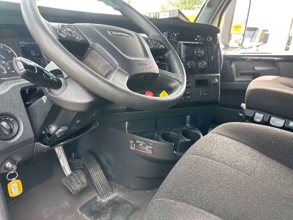 Sleeper Tractor-Heavy Duty Tractors-Freightliner-2023-T12664ST-Sparks-NV-639,562\n\t\tmiles-$ 65,500 - Image 10