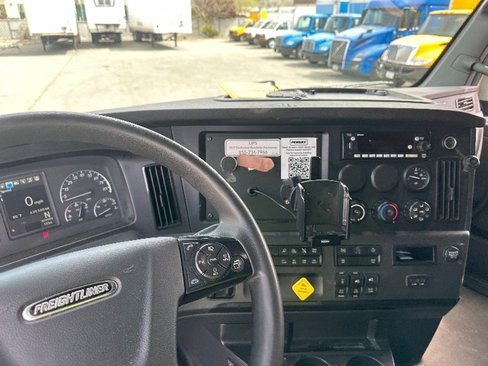 Sleeper Tractor-Heavy Duty Tractors-Freightliner-2023-T12664ST-Sparks-NV-639,562\n\t\tmiles-$ 65,500 - Image 11