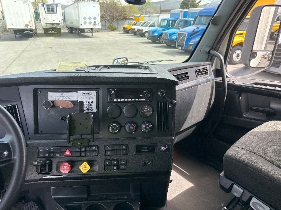 Sleeper Tractor-Heavy Duty Tractors-Freightliner-2023-T12664ST-Sparks-NV-639,562\n\t\tmiles-$ 65,500 - Image 12