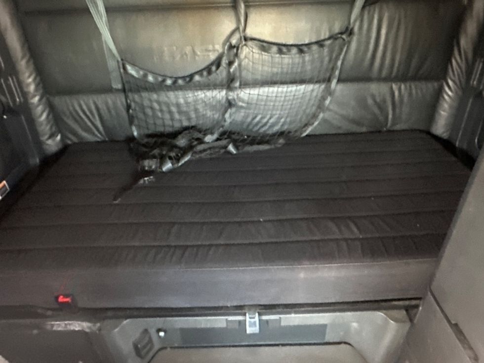 Sleeper Tractor-Heavy Duty Tractors-Freightliner-2023-T12664ST-Sparks-NV-639,562\n\t\tmiles-$ 65,500 - Image 16