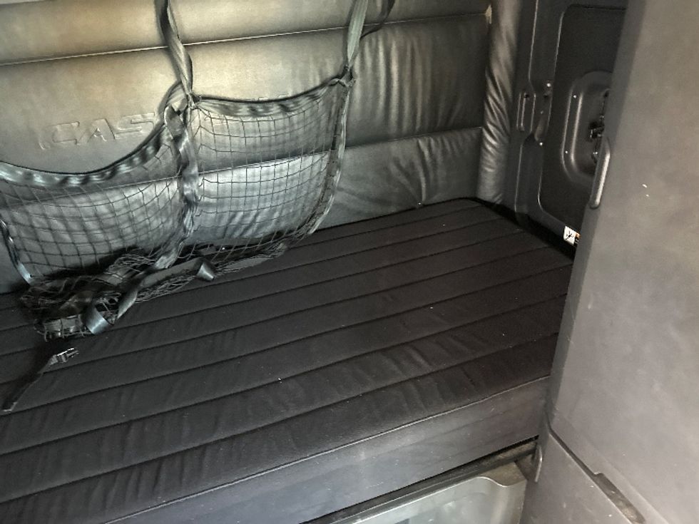 Sleeper Tractor-Heavy Duty Tractors-Freightliner-2023-T12664ST-Sparks-NV-639,562\n\t\tmiles-$ 65,500 - Image 17