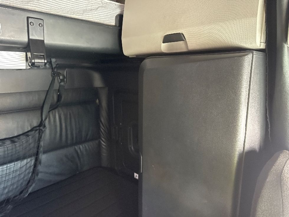 Sleeper Tractor-Heavy Duty Tractors-Freightliner-2023-T12664ST-Sparks-NV-639,562\n\t\tmiles-$ 65,500 - Image 18