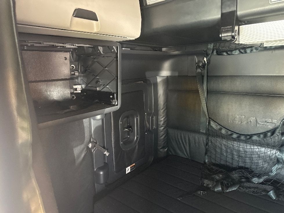 Sleeper Tractor-Heavy Duty Tractors-Freightliner-2023-T12664ST-Sparks-NV-639,562\n\t\tmiles-$ 65,500 - Image 19