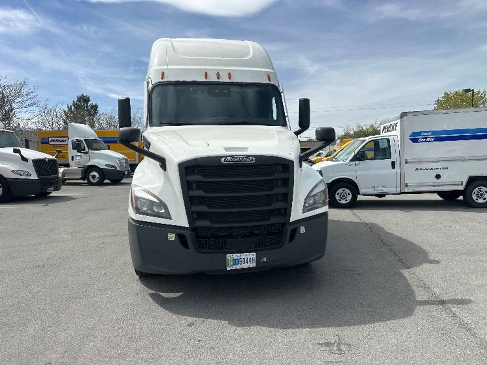 Sleeper Tractor-Heavy Duty Tractors-Freightliner-2023-T12664ST-Sparks-NV-639,562\n\t\tmiles-$ 65,500 - Image 2