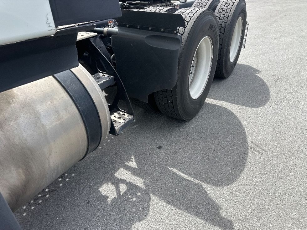 Sleeper Tractor-Heavy Duty Tractors-Freightliner-2023-T12664ST-Sparks-NV-639,562\n\t\tmiles-$ 65,500 - Image 25