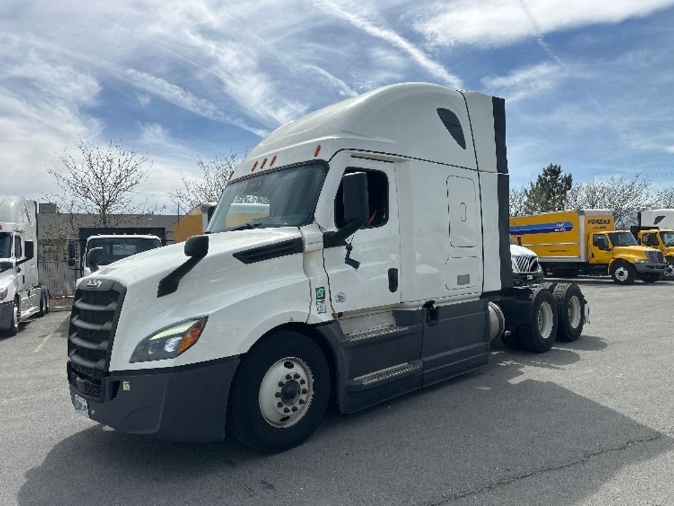 Sleeper Tractor-Heavy Duty Tractors-Freightliner-2023-T12664ST-Sparks-NV-639,562\n\t\tmiles-$ 65,500 - Image 3