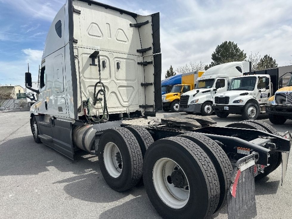 Sleeper Tractor-Heavy Duty Tractors-Freightliner-2023-T12664ST-Sparks-NV-639,562\n\t\tmiles-$ 65,500 - Image 5