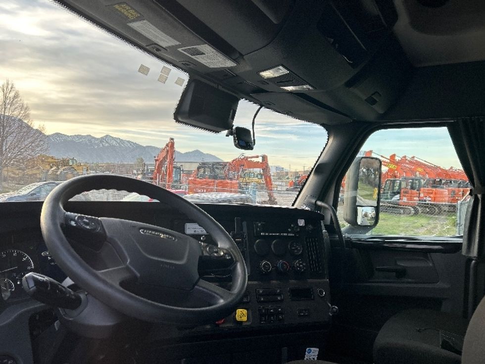 Sleeper Tractor-Heavy Duty Tractors-Freightliner-2023-T12664ST-Sparks-NV-729,997\n\t\tmiles-$ 55,500 - Image 10