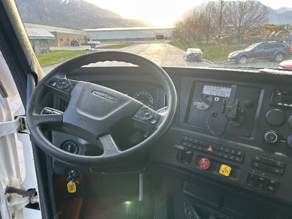 Sleeper Tractor-Heavy Duty Tractors-Freightliner-2023-T12664ST-Sparks-NV-729,997\n\t\tmiles-$ 55,500 - Image 11