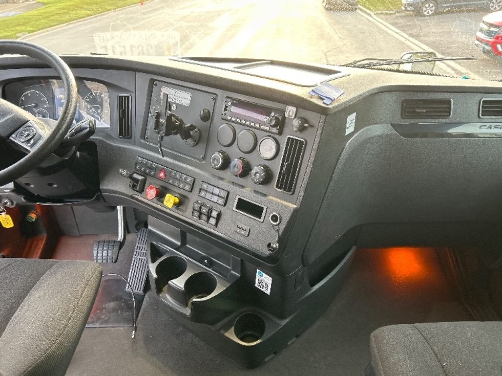 Sleeper Tractor-Heavy Duty Tractors-Freightliner-2023-T12664ST-Sparks-NV-729,997\n\t\tmiles-$ 55,500 - Image 12