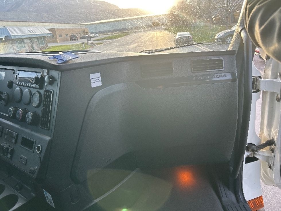 Sleeper Tractor-Heavy Duty Tractors-Freightliner-2023-T12664ST-Sparks-NV-729,997\n\t\tmiles-$ 55,500 - Image 14