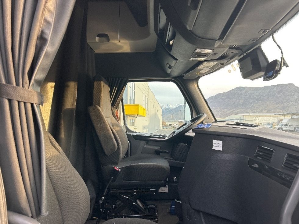 Sleeper Tractor-Heavy Duty Tractors-Freightliner-2023-T12664ST-Sparks-NV-729,997\n\t\tmiles-$ 55,500 - Image 15