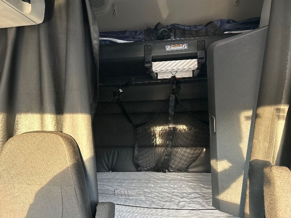 Sleeper Tractor-Heavy Duty Tractors-Freightliner-2023-T12664ST-Sparks-NV-729,997\n\t\tmiles-$ 55,500 - Image 16