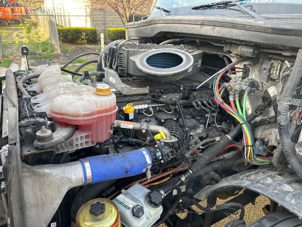 Sleeper Tractor-Heavy Duty Tractors-Freightliner-2023-T12664ST-Sparks-NV-729,997\n\t\tmiles-$ 55,500 - Image 21